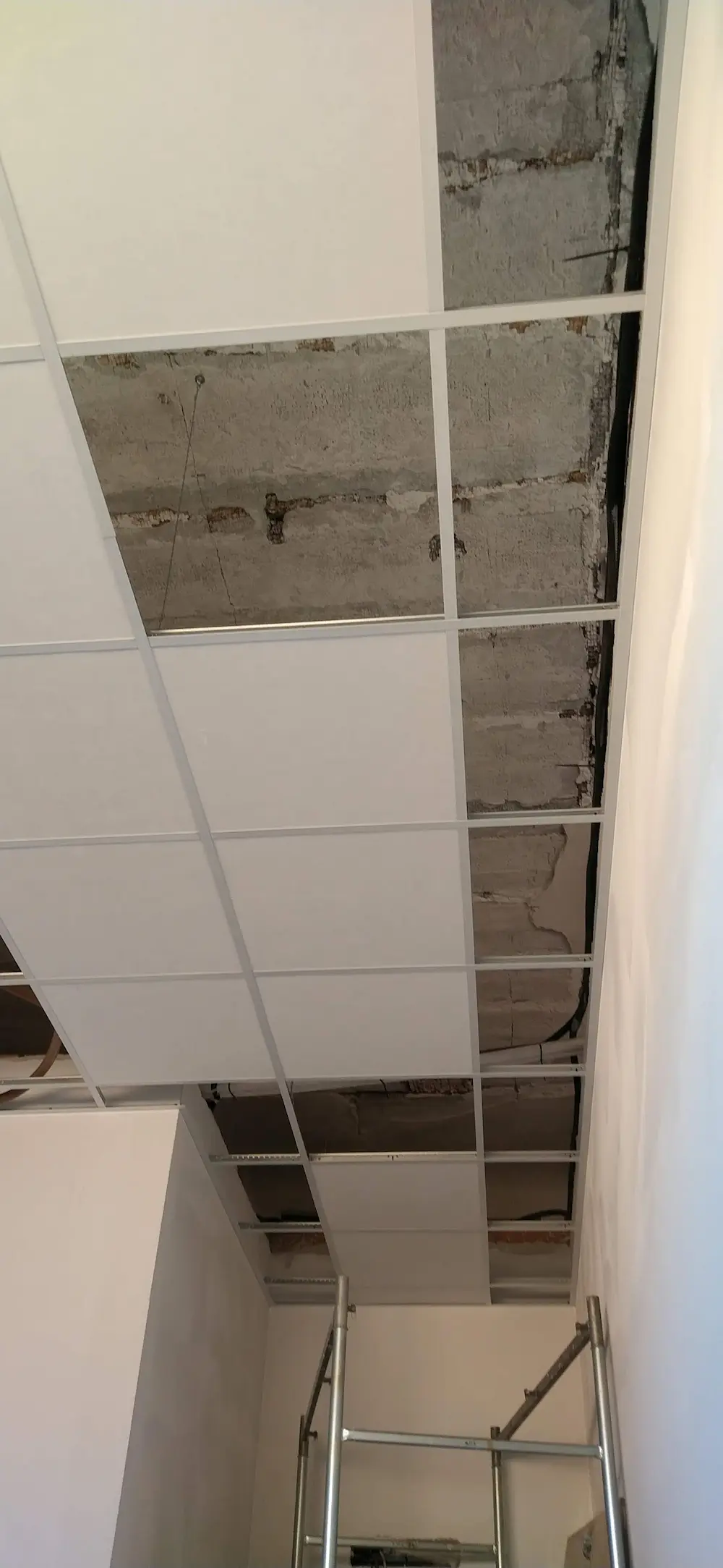 Lavorazioni di posa controsoffitto