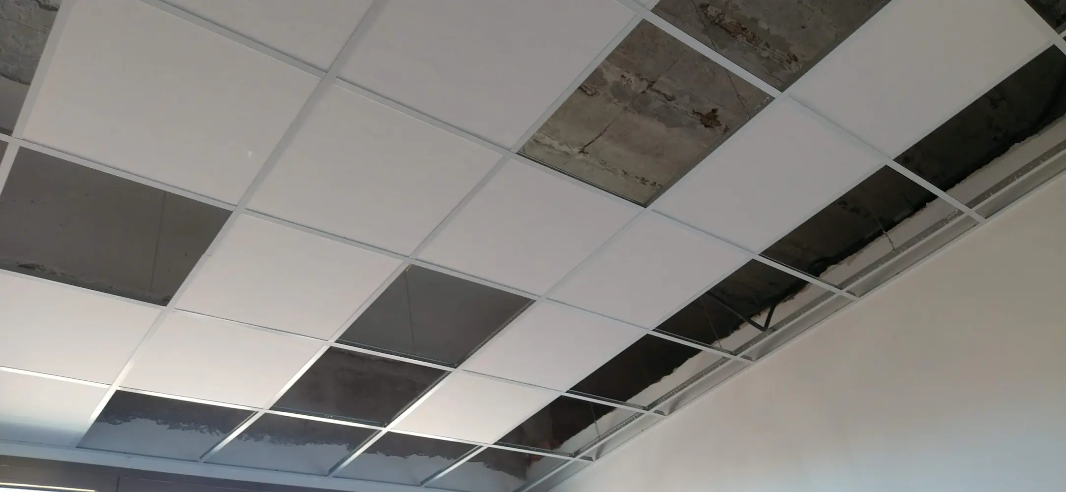 Lavorazioni di posa controsoffitto