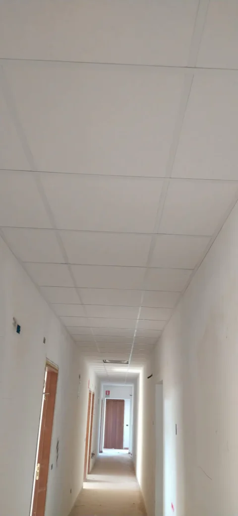 Lavorazioni di posa controsoffitto