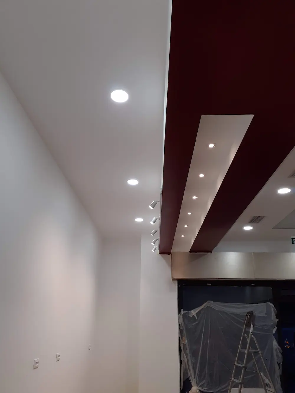 Controsoffitto in cartongesso con illuminazione integrata