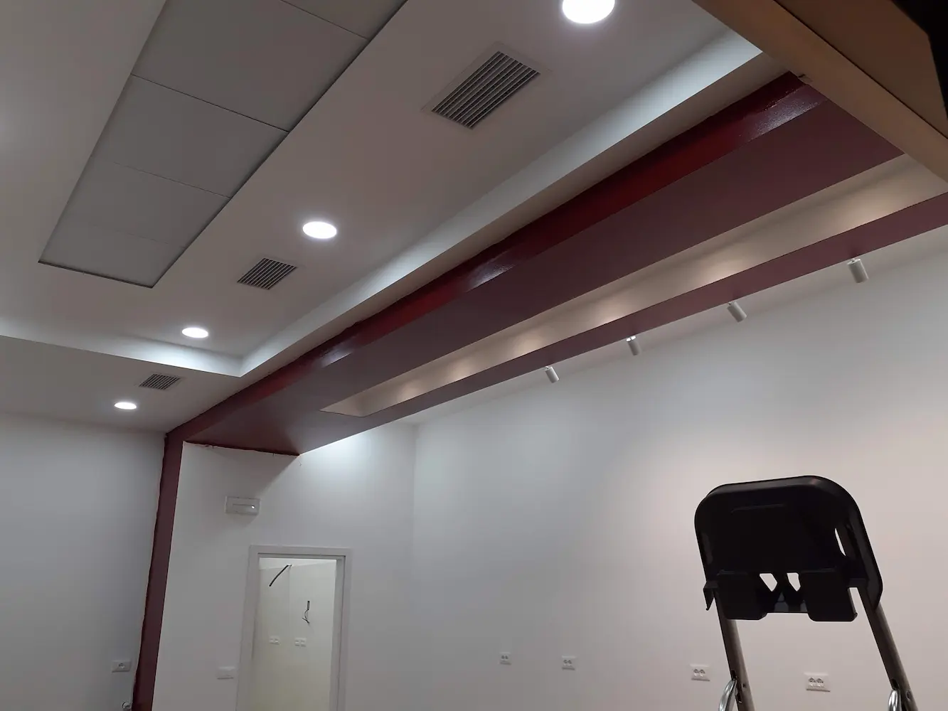 Controsoffitto in cartongesso con illuminazione integrata