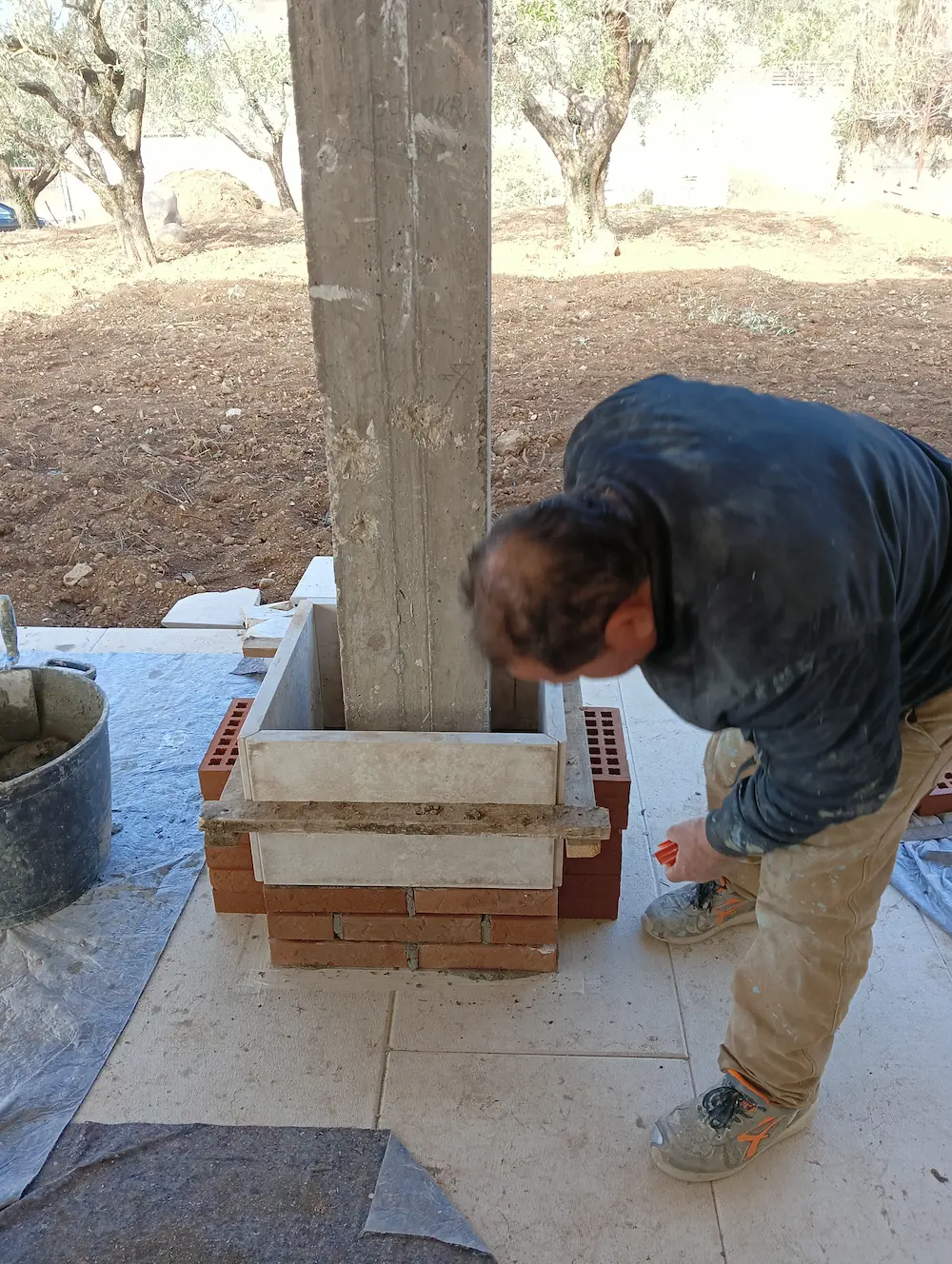 Opere di muratura e posa pavimentazione all'esterno casa e giardino