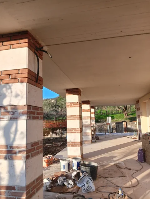 Opere di muratura e posa pavimentazione all'esterno casa e giardino