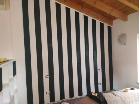 Tinteggiatura decorativa a strisce