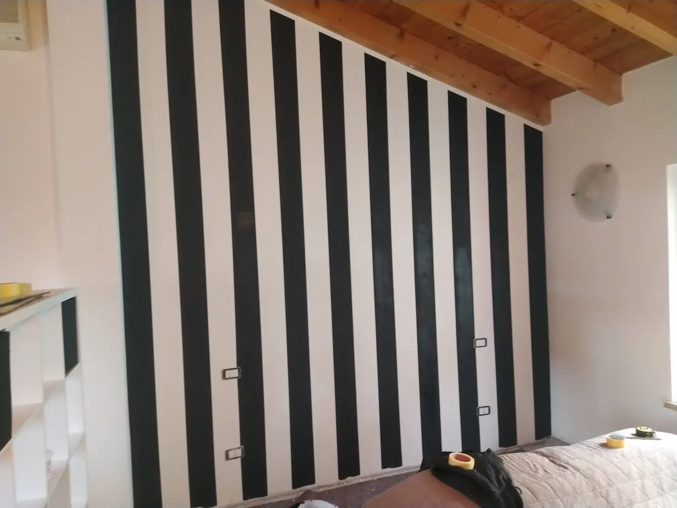 Tinteggiatura decorativa a strisce