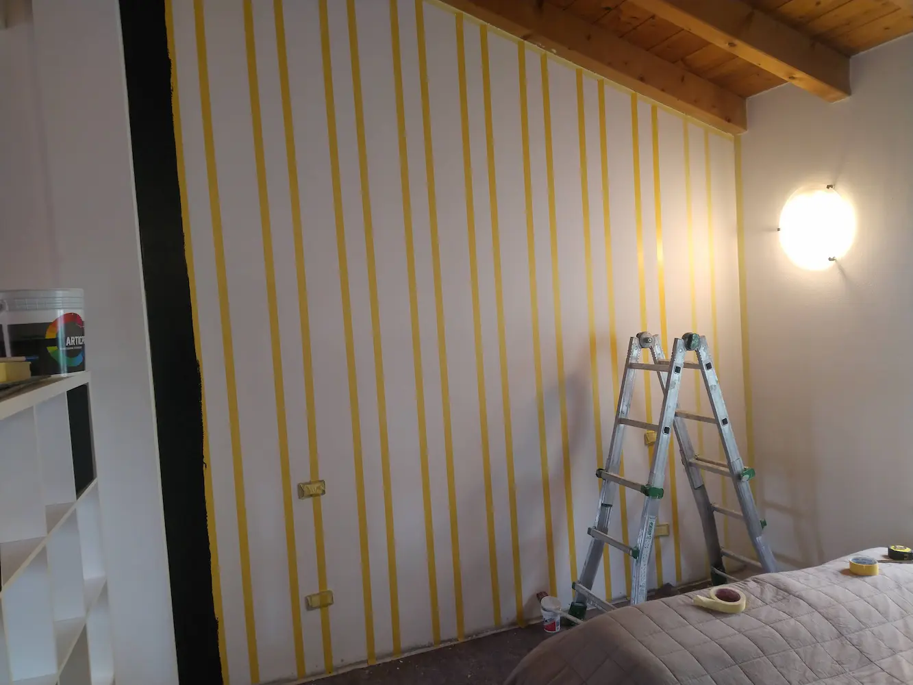 Preparazione tinteggiatura decorativa a strisce