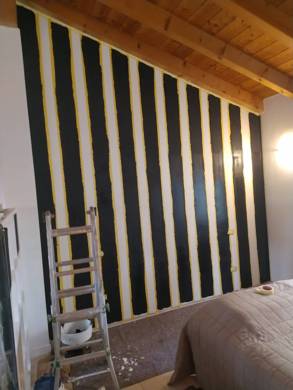 Tinteggiatura decorativa a strisce