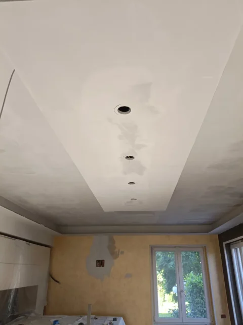 Struttura in cartongesso per illuminazione isola cucina