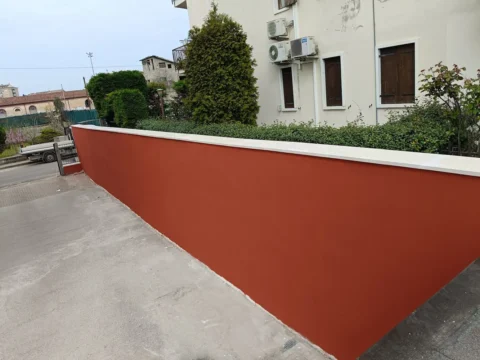 Tinteggiatura esterna edificio