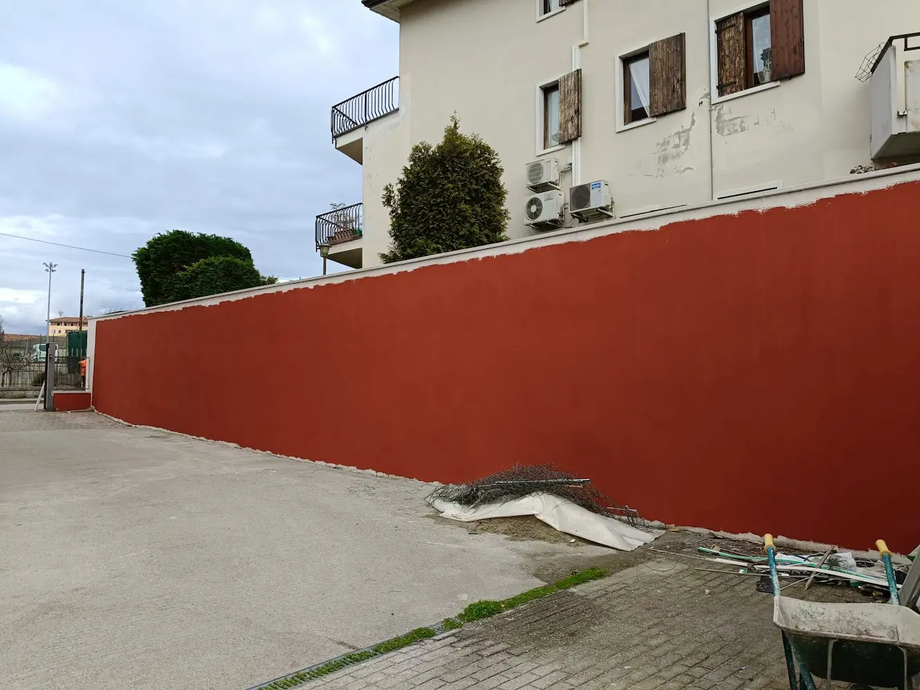 Tinteggiatura esterna edificio