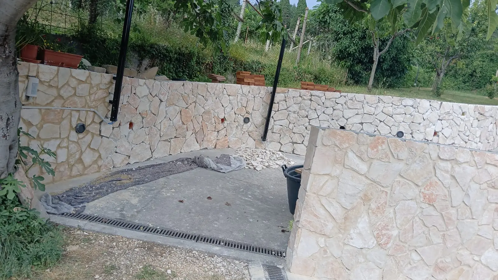 Opere in pietra naturale per villa a Bardolino