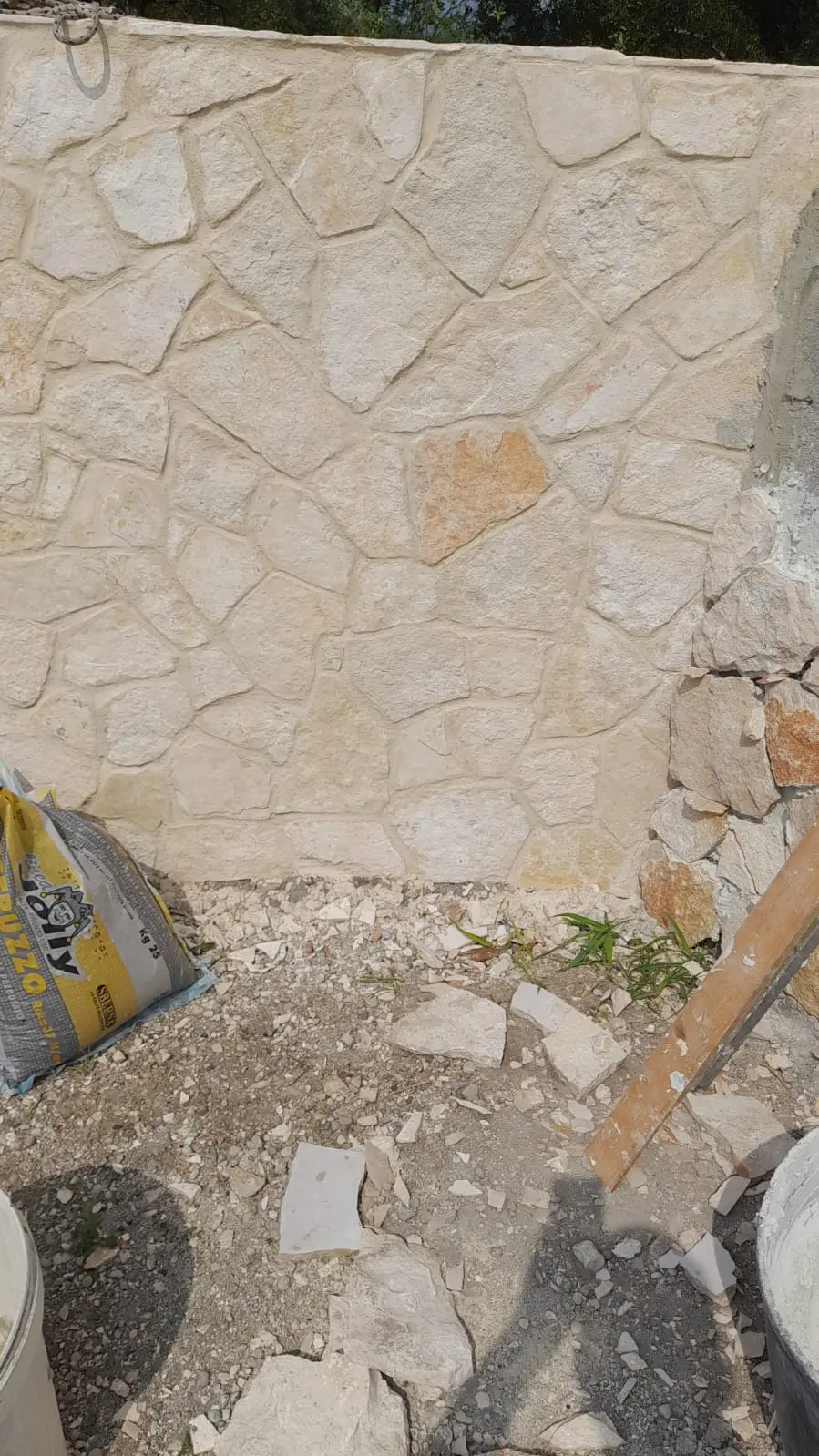 Opere in pietra naturale per villa a Bardolino