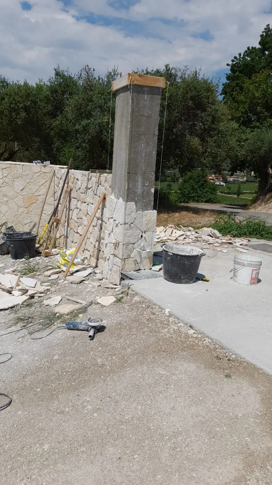 Opere in pietra naturale per villa a Bardolino